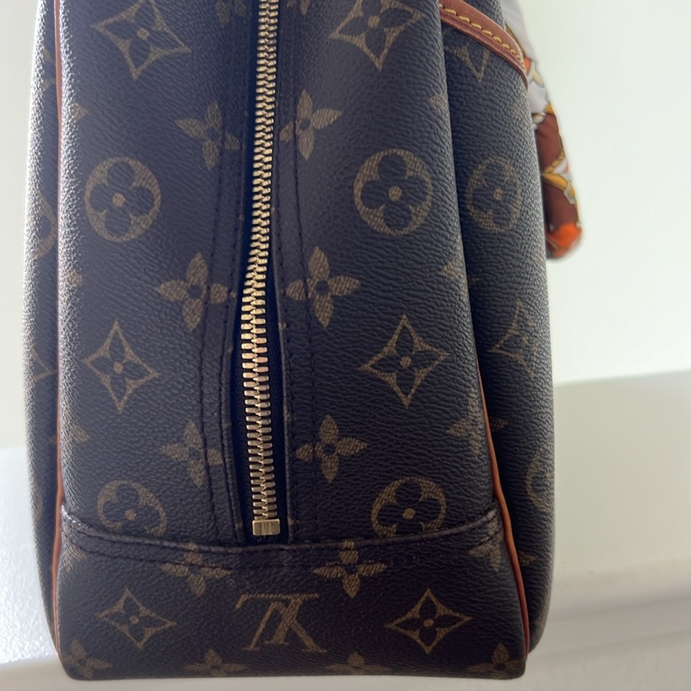 Louis Vuitton Paris Monogram Deauville Handbag - Picture 11 of 16
